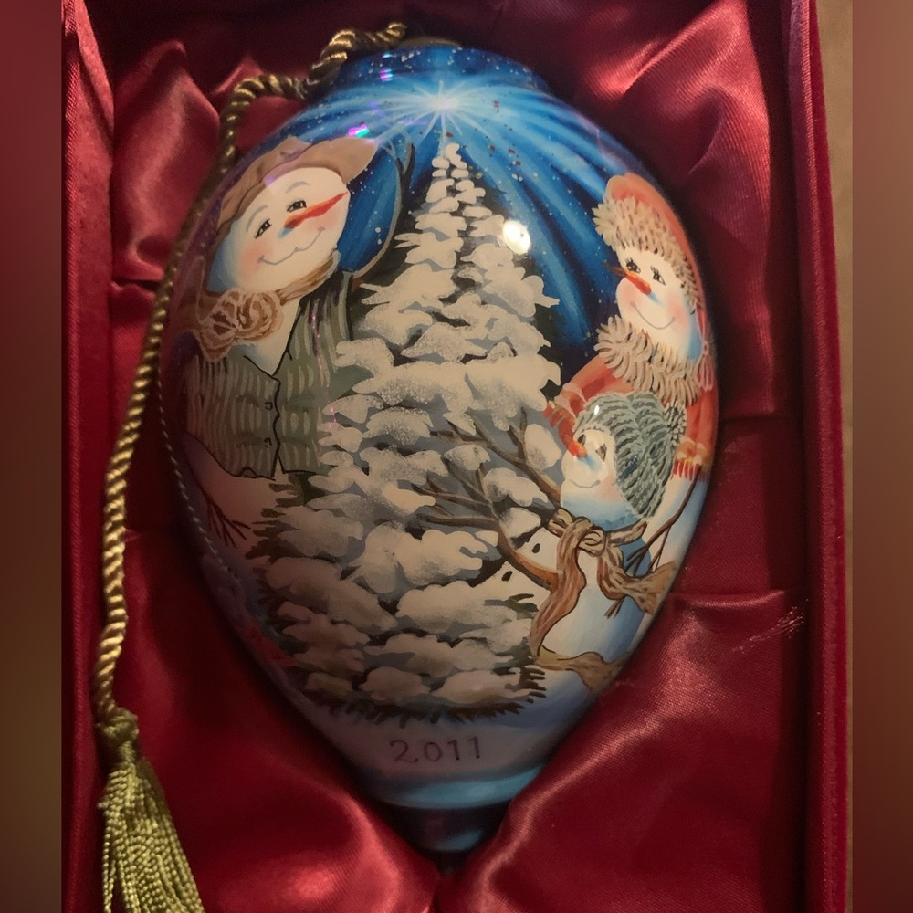 Ne Qwa Art Ornament 2011